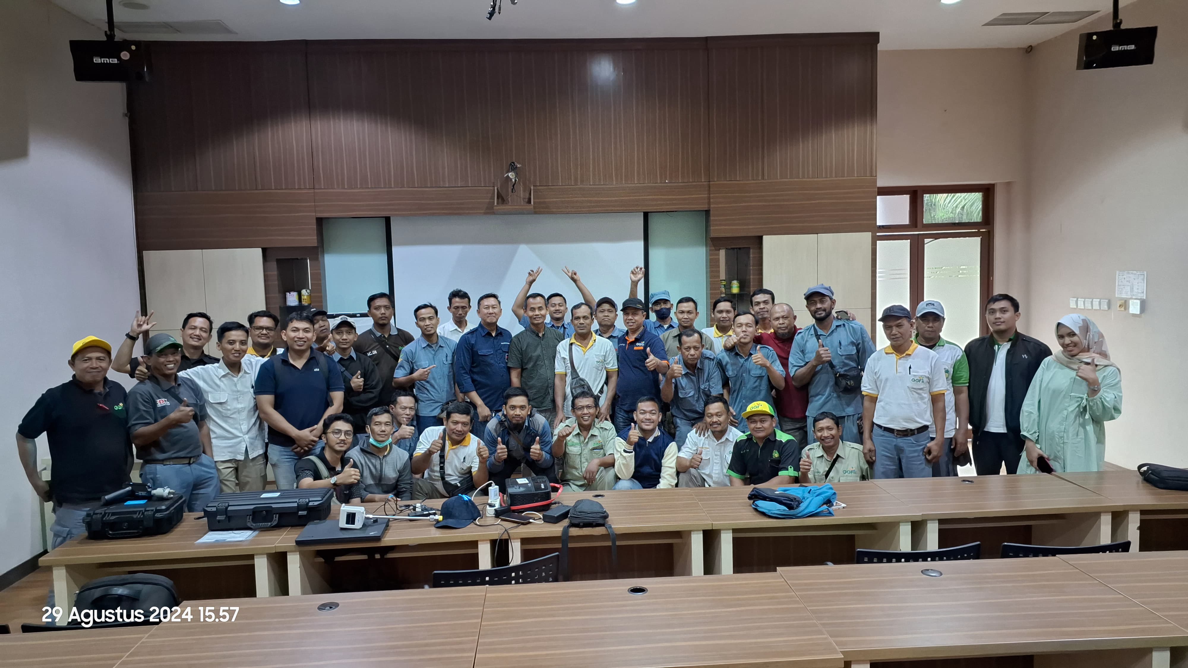 Jabat tangan kerjasama bisnis